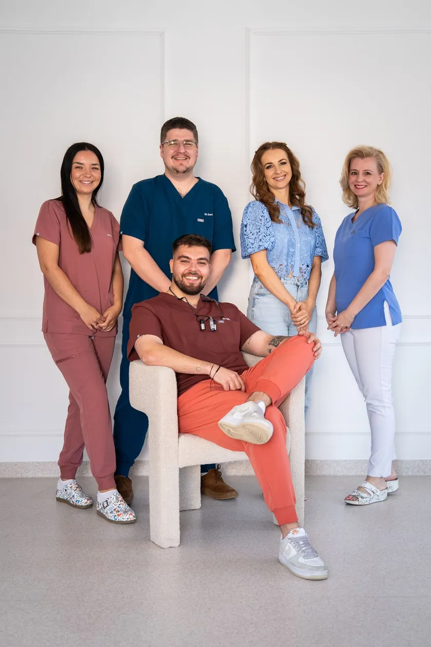 Tím IDEAL SMILE Studio