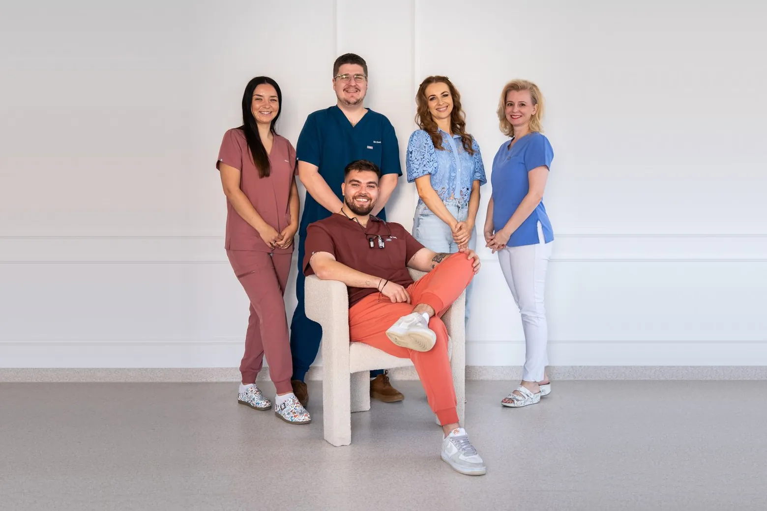 Tím IDEAL SMILE Studio