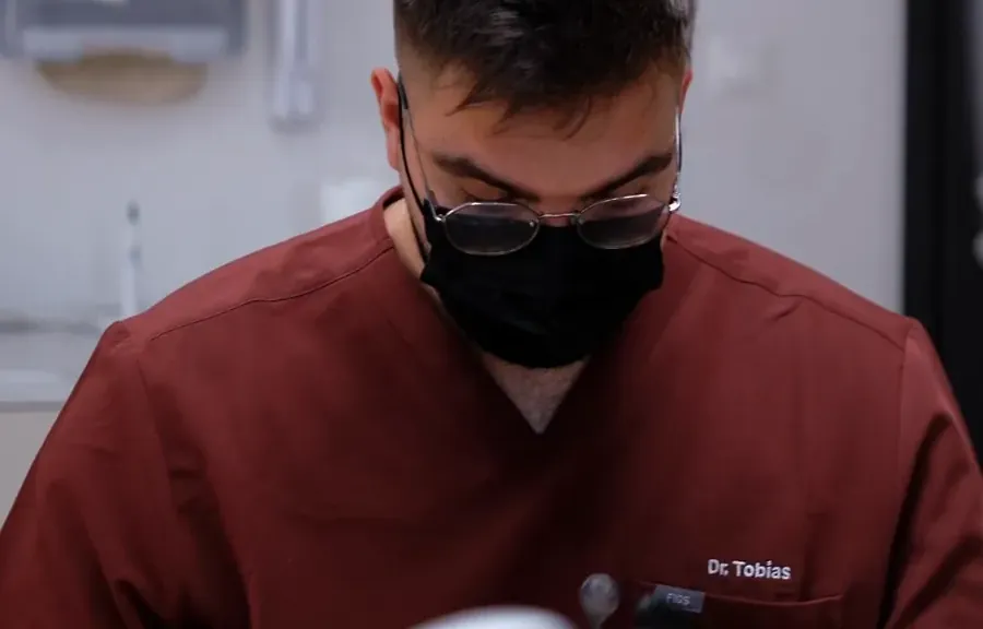 MDDr. Tóbiás Topoli pri ošetrení