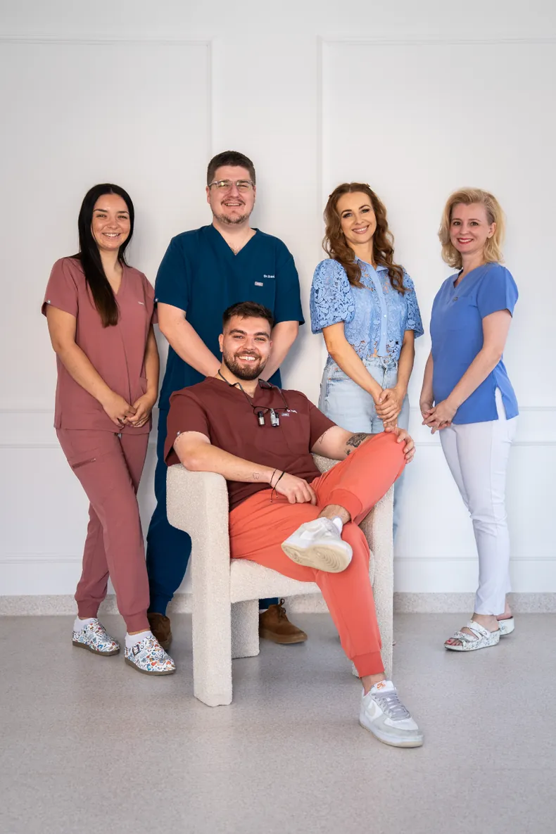 Tím IDEAL SMILE Studio