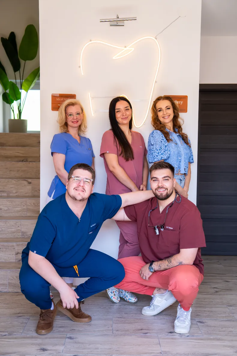 Tím IDEAL SMILE Studio