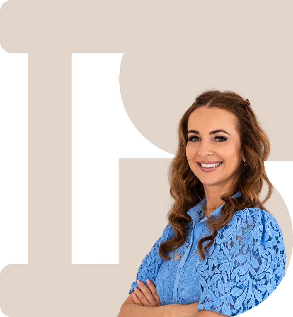 Usmievajúca sa členka tímu IDEAL SMILE Studio